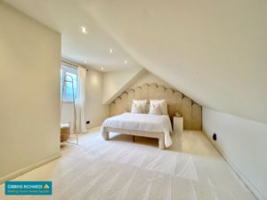 Bedroom- click for photo gallery